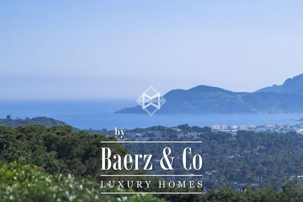 photo 5 Rare - walking distance from the village