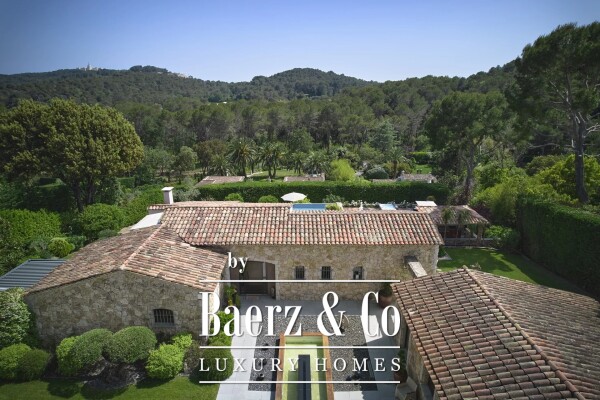 photo 2 Contemporary Provençal villa with a unique view