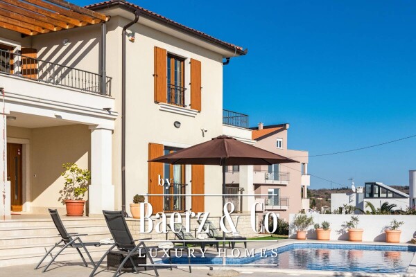 photo 2 Medulin, luxury villa with a swimming pool and a large garden of 1050 m2, 300 m from the beach