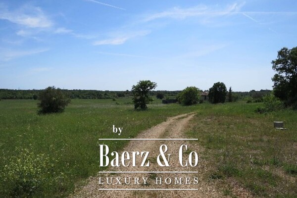 photo 2 Rovinj, impressive stone house on land plot 138.800 m2