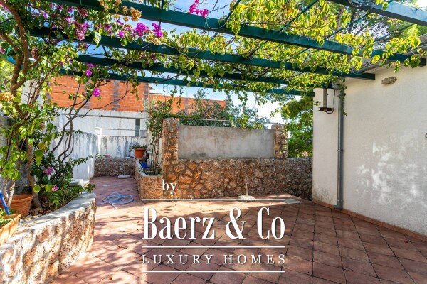 photo 5 Hvar, nice house on the south side of the island, 1st row by the sea