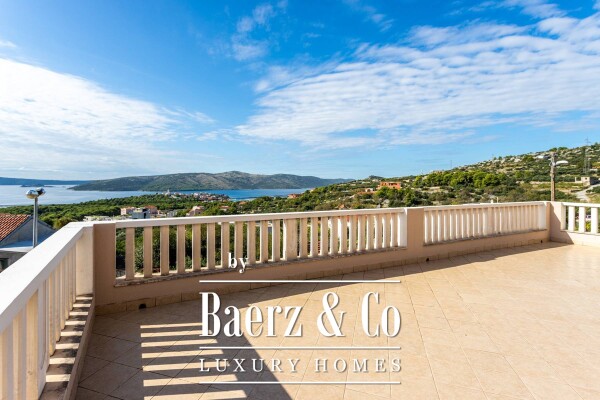 photo 12 Surroundings of Trogir - apartment house with building plot