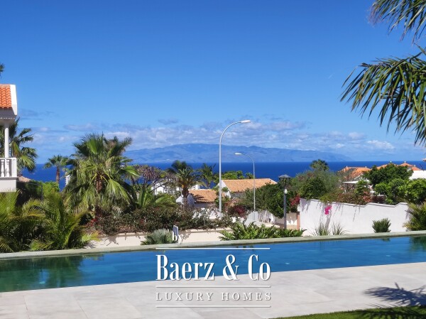 photo 14 Brutalist-style villa in Costa Adeje