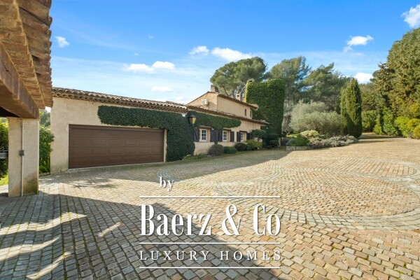 photo 10 Stunning bastide with swimming pool and tennis court