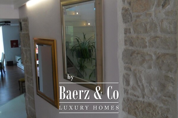 photo 3 Istra, Buje, residental and business house 750m2 in the center of the town