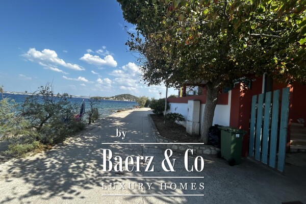 photo 6 Ugljan, Preko house, first row to the sea with swimming pool 250 m² for adaptation