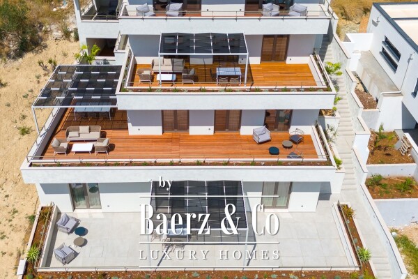 photo 4 Omiš, luxurious residential building with a swimming pool and a beautiful view of the sea