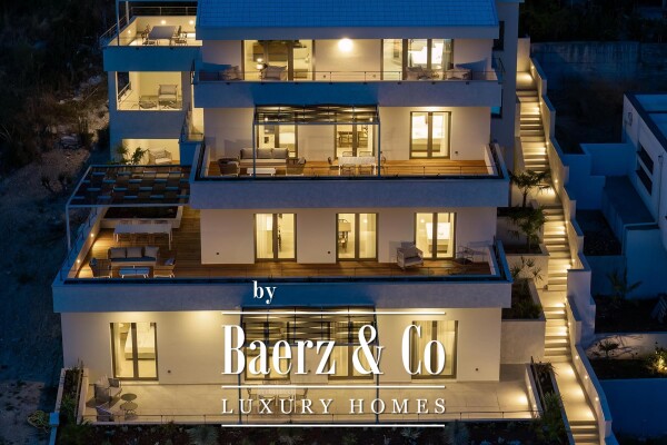 photo 6 Omiš, luxurious residential building with a swimming pool and a beautiful view of the sea