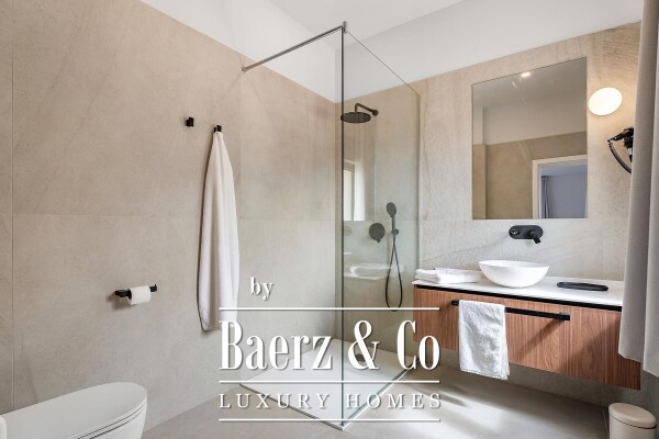 photo 10 Omiš, luxurious residential building with a swimming pool and a beautiful view of the sea