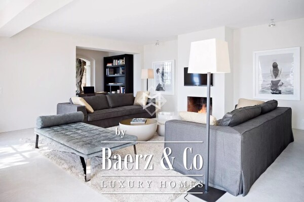 photo 3 Completely renovated Waterfront Property