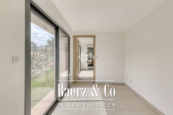 photo 13 In La Croix-Valmer - turnkey villa with open views of nature and a glimpse of the sea