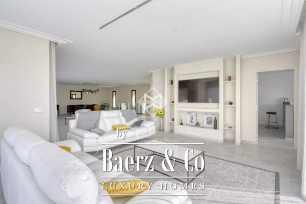 photo 5 Villa with sea view in a gated domain