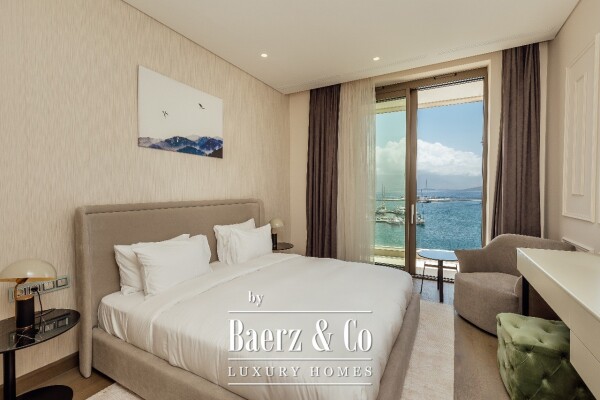 photo 18 Luxurious Three Bedroom Apartment with a Seaview