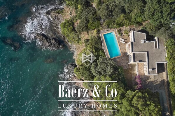 photo 1 Waterfront property in La Croix-Valmer - Prime and exceptional location