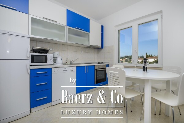 photo 8 Blace, first row to the sea, residential building