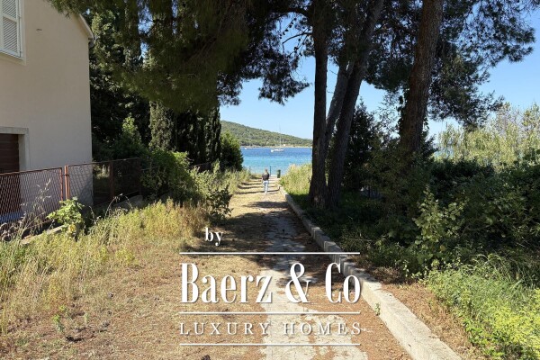 photo 21 Zlarin, spacious house with apartments under renovation, 1200 m²