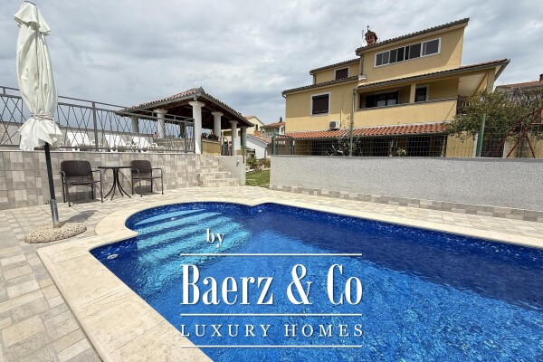 photo 3 Pula, Veli Vrh - spacious house with five residential units,22m2 swimming pool,garage-quiet location