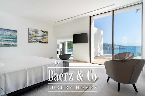 photo 13 Modern seafront villa in Cala Vinyes