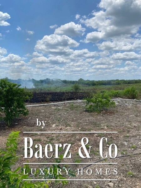 photo 44 Street 24 x 29 