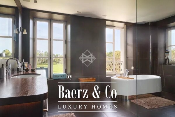 photo 14 Elegant private mansion in the heart of a vast estate