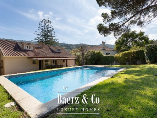 photo 1 8 bedroom villa with garden and swimming pool, in Galamares, Sintra