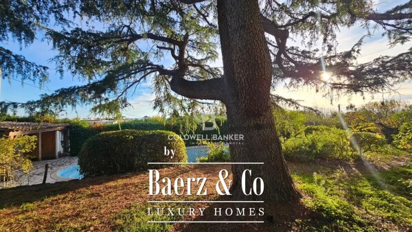 photo 6 Sea view in complete tranquility, just steps from the town center.