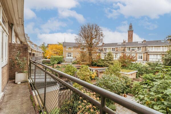 photo 16 Diepenbrockstraat 22