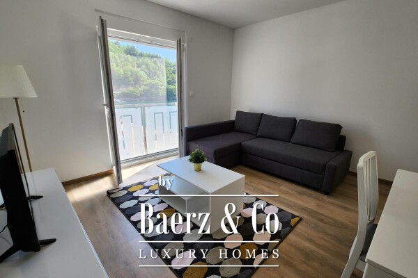 photo 4 Brač, Selca – seafront house with apartments and business premises