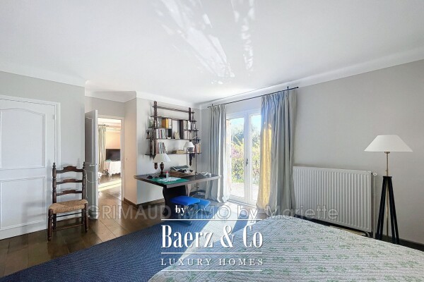 photo 6 Grimaud, France