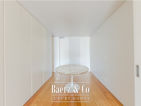 photo 35 One Bedroom apartments plus 1 on Av. July 24 in a building with signature of Arq. Aires Mateus