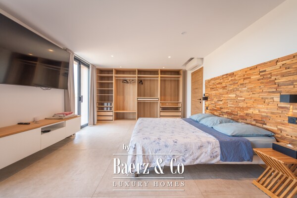 photo 17 Luxury 7-Bedroom Villa for Sale in Draguignan – 263 sqm with Garden, Swimming Pool, Garage & Guest House