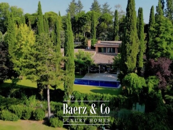 photo 2 Exclusive Frontline Golf Villa Facing Hole 10 at La Moraleja