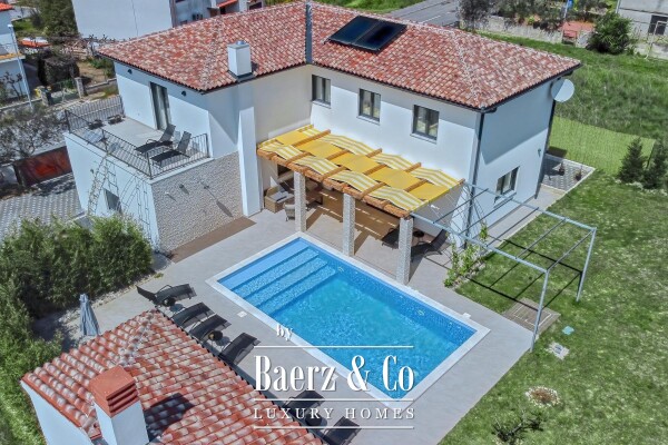 photo 2 Pula, Veli Vrh - beautiful detached house with pool and garage, 225 m² - spacious garden