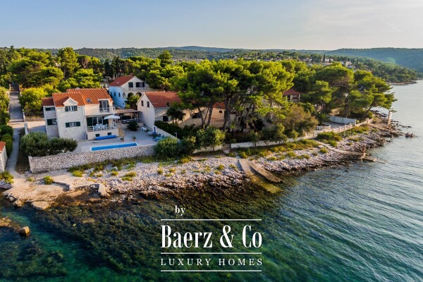 photo 2 Brač, Splitska, villa with pool first row to the sea, 180 m²