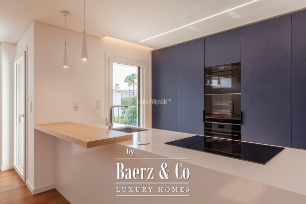 photo 1 Beautiful luxury home in Carcavelos e Parede, Parede