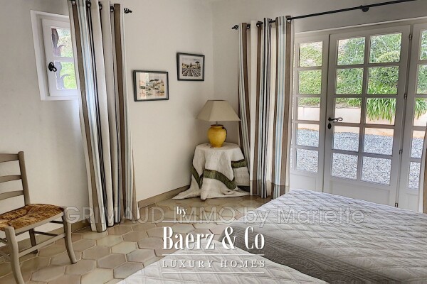 photo 10 Beautiful villa with view of Grimaud castle