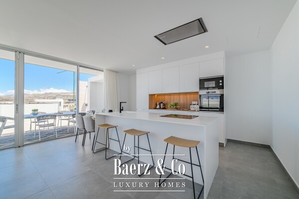 photo 5 Newly built beachfront villa in a residential area.