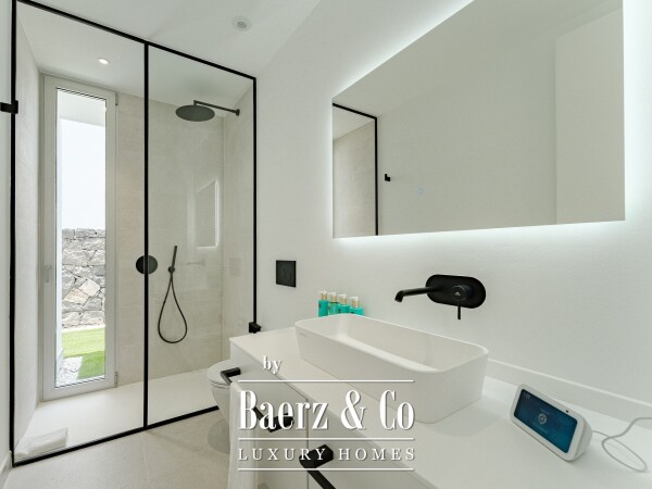 photo 18 Newly built beachfront villa in a residential area.