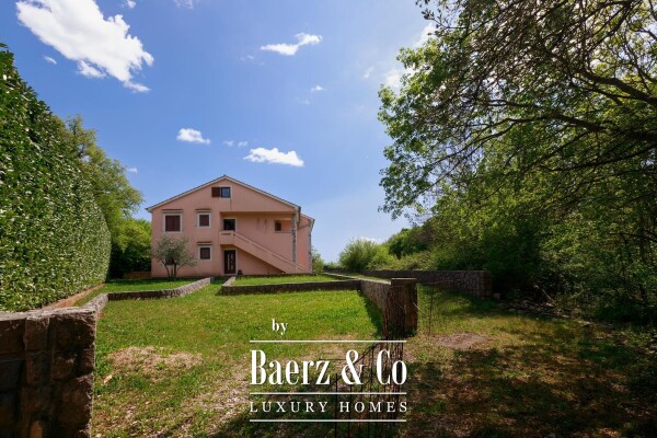 photo 4 House, Kras, beautiful house with 4 apartments and spacious garden