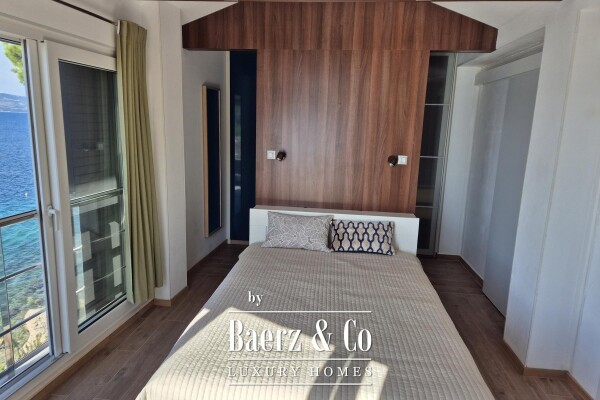 photo 19 Omiš, Stanići, exclusive villa first row to the sea