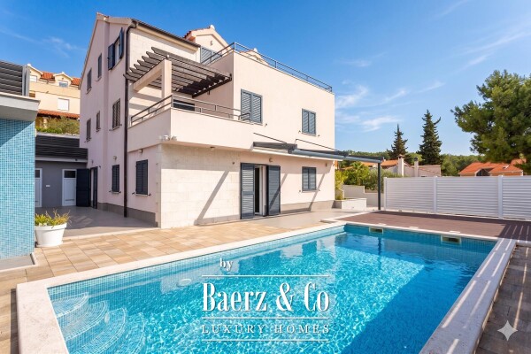 photo 1 Milna, Osibova Bay - house with a pool and sea view, total area 318 m²