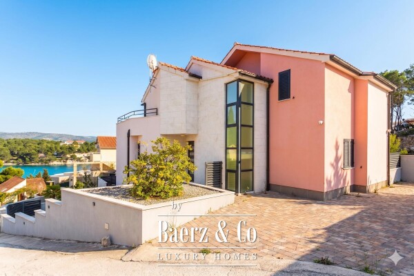 photo 2 Milna, Osibova Bay - house with a pool and sea view, total area 318 m²