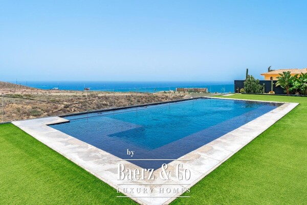 photo 3 Exceptional luxury villa in Adeje