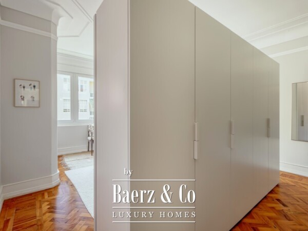 photo 18 Elegant Three-Bedroom Apartment Between Eduardo VII Park and Amoreiras