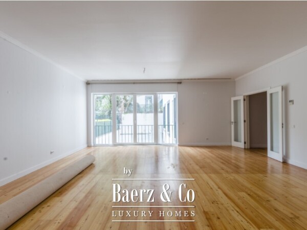photo 2 3-bedroom apartment with private parking, in a prime Chiado location