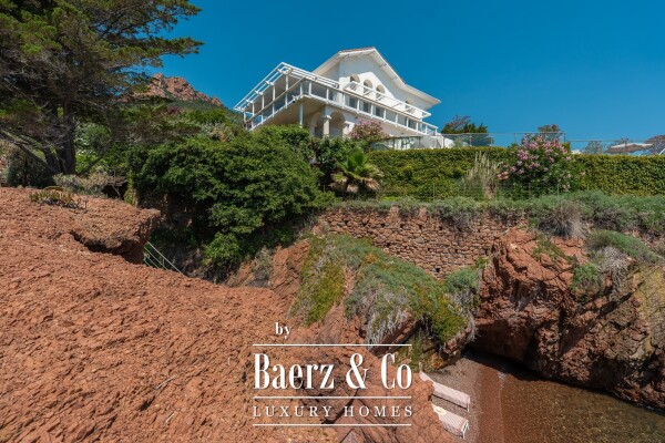 photo 16 EXCEPTIONAL WATERFRONT VILLA ON THE FRENCH RIVIERA